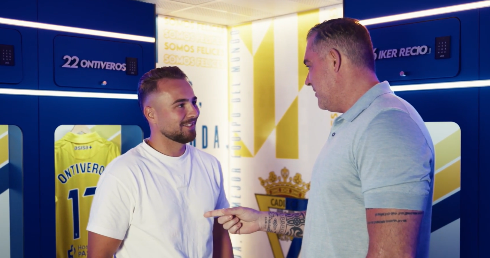 El surrealista vídeo del Cádiz y Ontiveros para darle una 'segunda oportunidad' tras su polémico estado físico El surrealista vídeo del Cádiz y Ontiveros para darle una 'segunda oportunidad' tras su polémico estado físico