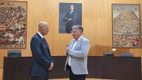 El alcalde de Hellín acompaña al científico hellinero Juan Carlos Izpisúa Belmonte durante la entrega de la ‘Distinción Europa’ El alcalde de Hellín acompaña al científico hellinero Juan Carlos Izpisúa Belmonte durante la entrega de la ‘Distinción Europa’