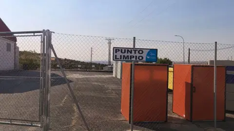 Coria estrena su primer punto limpio para facilitar el reciclaje y la gestión de los residuos Coria estrena su primer punto limpio para facilitar el reciclaje y la gestión de los residuos