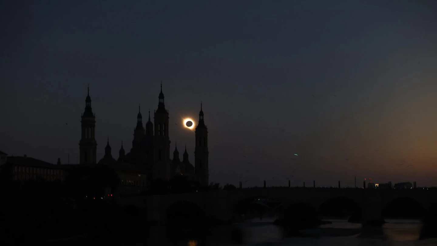 Eclipse de sol total en Zaragoza Eclipse de sol total en Zaragoza