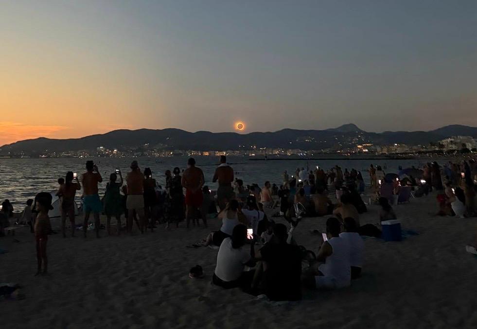 Baleares vive un eclipse de sol total espectacular y sin incidencias reseñables Baleares vive un eclipse de sol total espectacular y sin incidencias reseñables