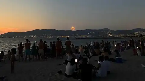 Baleares vive un eclipse de sol total espectacular y sin incidencias reseñables Baleares vive un eclipse de sol total espectacular y sin incidencias reseñables