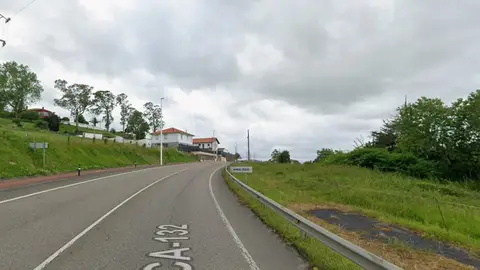 Fallece un hombre de 26 años tras la salida de vía en Hinojedo del coche en el viajaba de copiloto Fallece un hombre de 26 años tras la salida de vía en Hinojedo del coche en el viajaba de copiloto