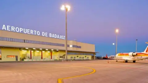 El aeropuerto de Badajoz bate su record de viajeros con 10.970 en el mes de julio El aeropuerto de Badajoz bate su record de viajeros con 10.970 en el mes de julio