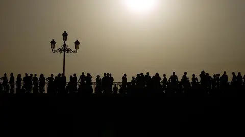 El eclipse se desarrolla sin incidencias de relevancia y con algunas retenciones puntuales de tráfico El eclipse se desarrolla sin incidencias de relevancia y con algunas retenciones puntuales de tráfico