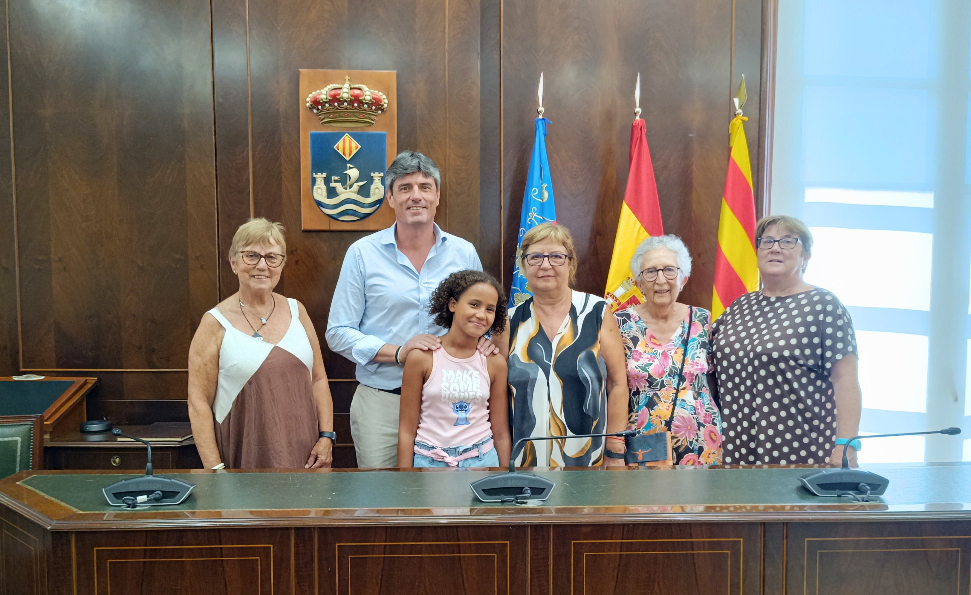 Recepción a Rabad, la niña saharaui que pasa las vacaciones en Villajoyosa Recepción a Rabad, la niña saharaui que pasa las vacaciones en Villajoyosa