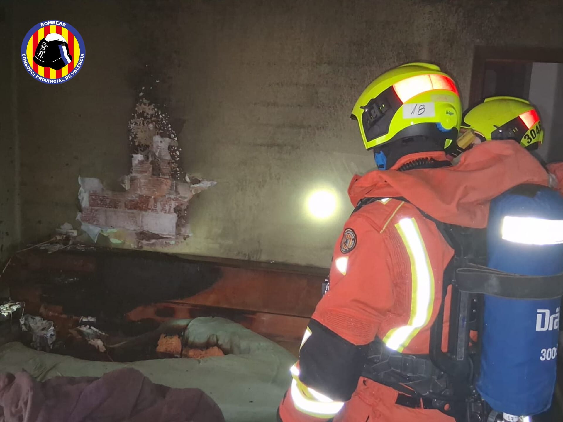 Un fuego en una cama obliga a intervenir a los bomberos en Algemesí Un fuego en una cama obliga a intervenir a los bomberos en Algemesí