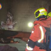 Un fuego en una cama obliga a intervenir a los bomberos en Algemesí