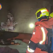 Un fuego en una cama obliga a intervenir a los bomberos en Algemesí Un fuego en una cama obliga a intervenir a los bomberos en Algemesí
