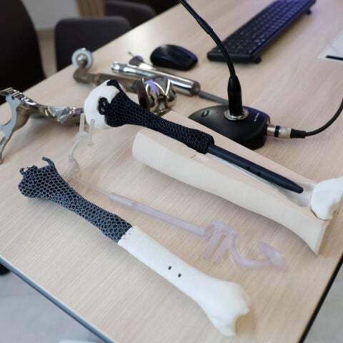 Vista de la primera prótesis personalizada en el mundo realizada con un nuevo metamaterial