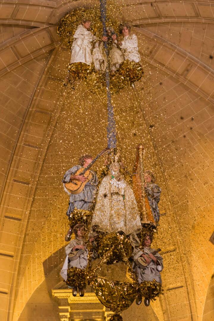 Elche celebra hoy su primer día grande de las fiestas con la Vespra Elche celebra hoy su primer día grande de las fiestas con la Vespra