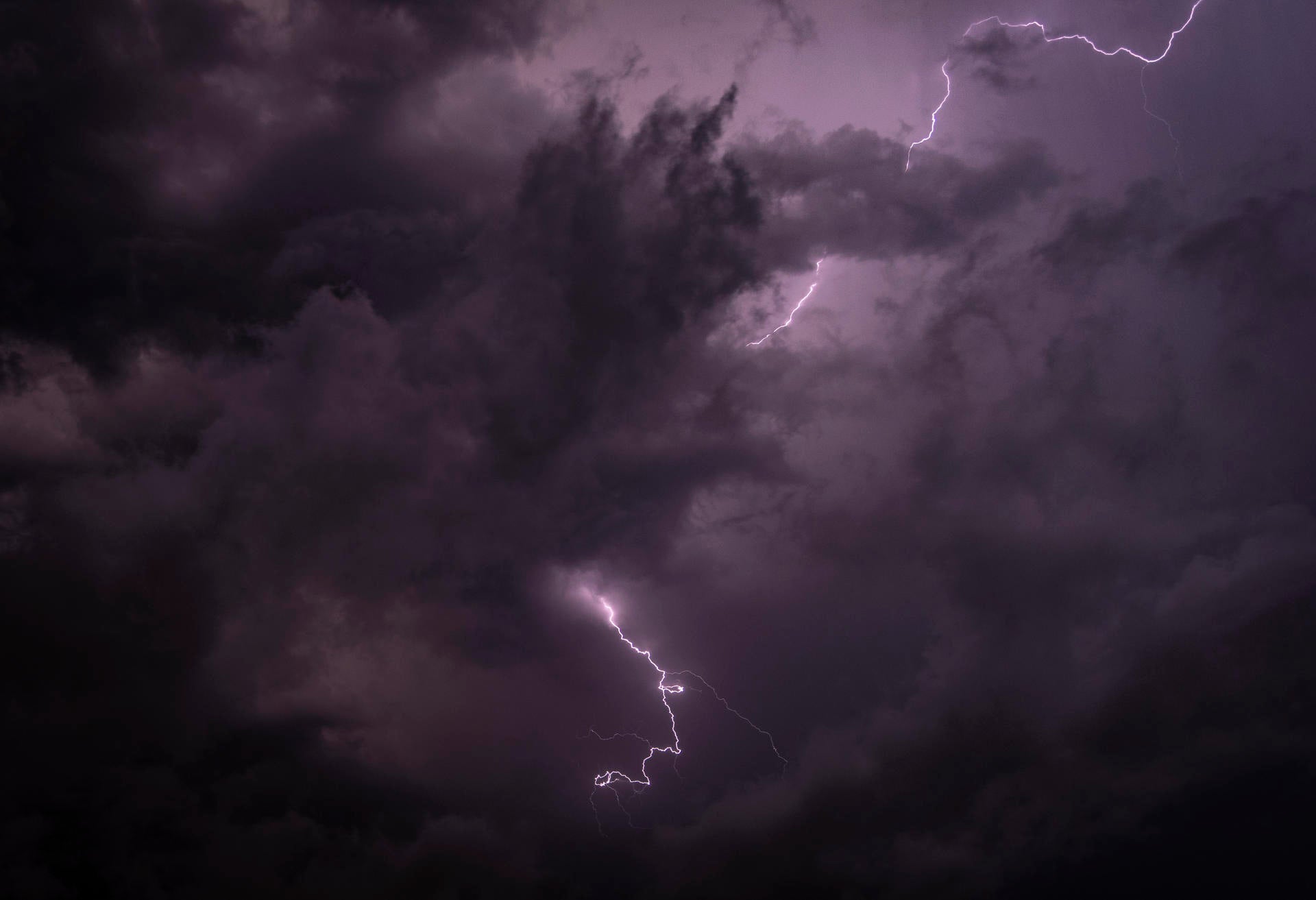 Un rayo cae sobre San Sebastián el pasado domingo durante una tormenta Un rayo cae sobre San Sebastián el pasado domingo durante una tormenta