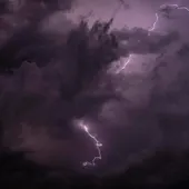 Un rayo cae sobre San Sebastián el pasado domingo durante una tormenta Un rayo cae sobre San Sebastián el pasado domingo durante una tormenta