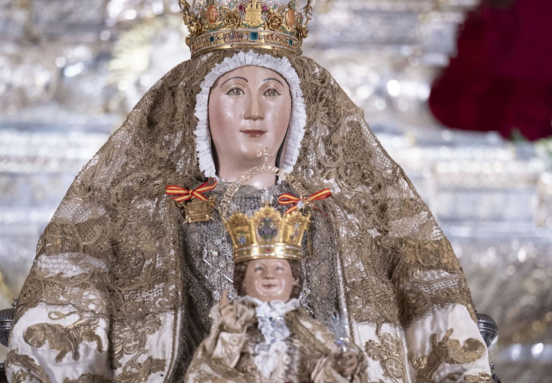 La Virgen de los Reyes procesiona este 15 de agosto en el 80 aniversario de su patronazgo La Virgen de los Reyes procesiona este 15 de agosto en el 80 aniversario de su patronazgo