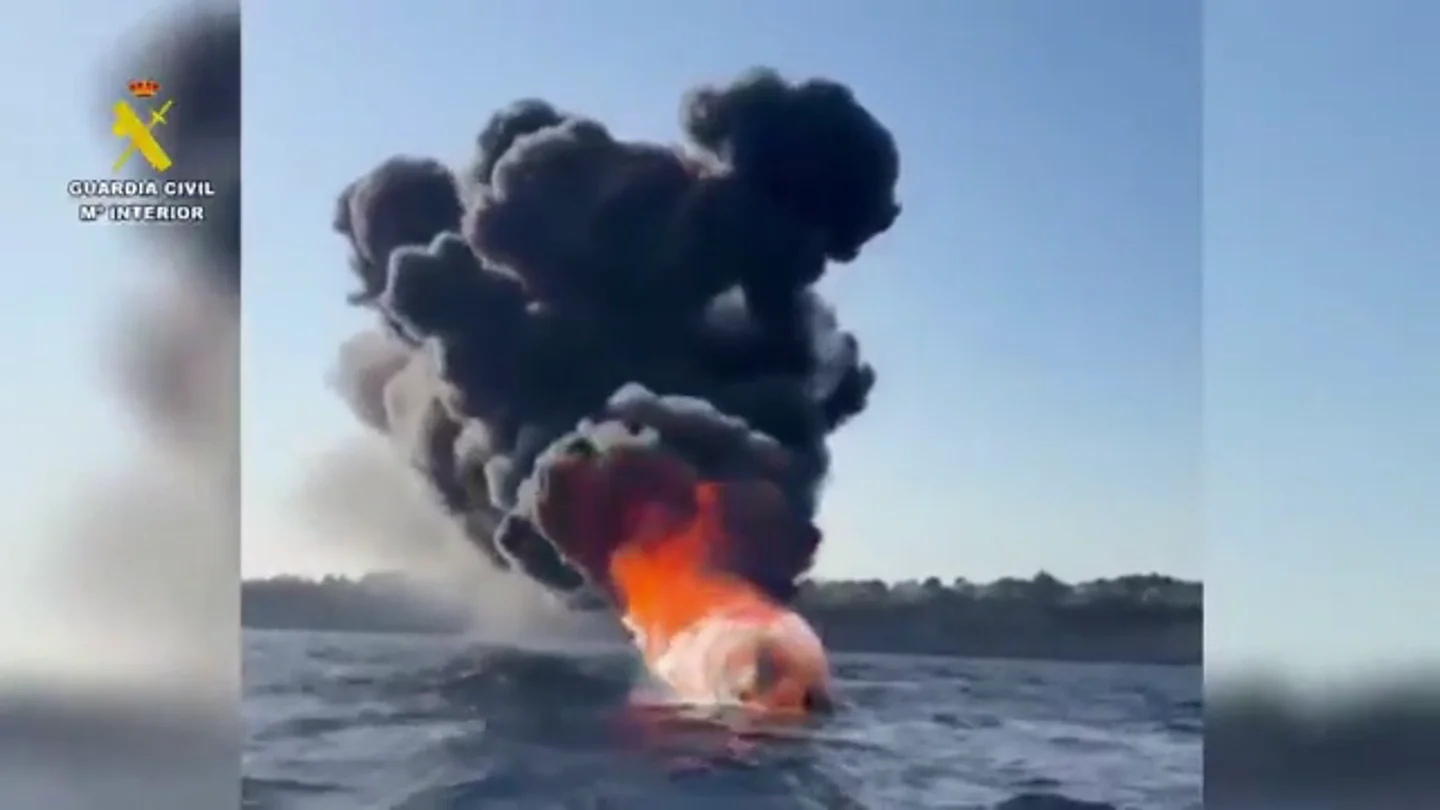 El eclipse termina con susto en el mar: rescatados siete piragüistas que navegaban a oscuras y varias personas cuyos barcos se hundieron El eclipse termina con susto en el mar: rescatados siete piragüistas que navegaban a oscuras y varias personas cuyos barcos se hundieron