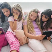 El Constitucional francés anula la prohibición de las redes sociales a menores de 15 años: "Es una vulneración de la libertad de expresión" El Constitucional francés anula la prohibición de las redes sociales a menores de 15 años: "Es una vulneración de la libertad de expresión"