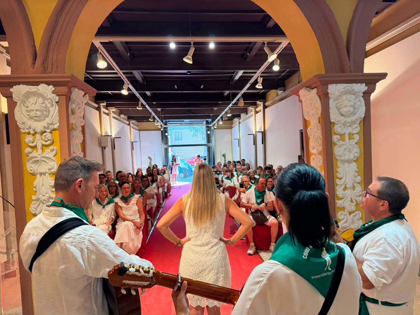 El Ayuntamiento recibe a los oscenses en la diáspora que vuelven para las fiestas El Ayuntamiento recibe a los oscenses en la diáspora que vuelven para las fiestas