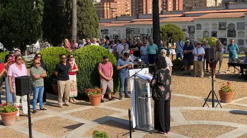 El PSOE conmemora el 90 aniversario de la Toma de Badajoz con dos homenajes a las víctimas El PSOE conmemora el 90 aniversario de la Toma de Badajoz con dos homenajes a las víctimas