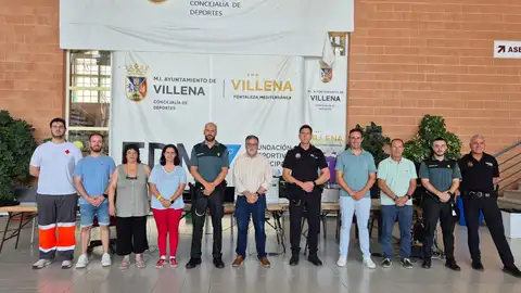 Representantes de diferentes áreas del Ayuntamiento, así como Policía Local de Villena, Guardia Civil, bomberos y Cruz Roja. Representantes de diferentes áreas del Ayuntamiento, así como Policía Local de Villena, Guardia Civil, bomberos y Cruz Roja.