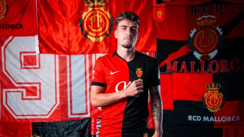 El Mallorca incorpora a Adrián Liso y dice adiós a Johan Mojica El Mallorca incorpora a Adrián Liso y dice adiós a Johan Mojica