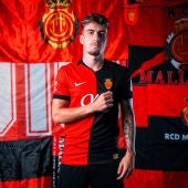 El Mallorca incorpora a Adrián Liso y dice adiós a Johan Mojica