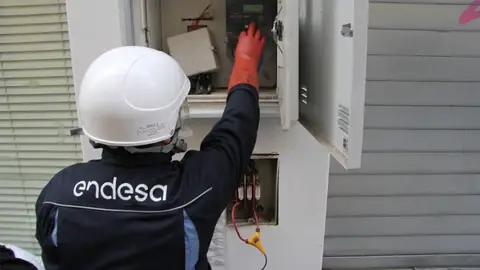 Endesa abre cinco expedientes de fraude al día en la provincia de Badajoz durante el primer semestre del año Endesa abre cinco expedientes de fraude al día en la provincia de Badajoz durante el primer semestre del año