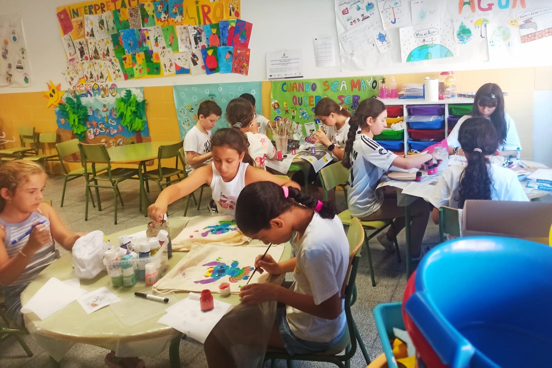 Un total de 126 menores del proyecto ‘Diviértete aprendiendo’ disfrutan de actividades lúdico-educativas durante el periodo estival Un total de 126 menores del proyecto ‘Diviértete aprendiendo’ disfrutan de actividades lúdico-educativas durante el periodo estival