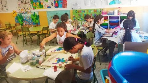 Un total de 126 menores del proyecto ‘Diviértete aprendiendo’ disfrutan de actividades lúdico-educativas durante el periodo estival Un total de 126 menores del proyecto ‘Diviértete aprendiendo’ disfrutan de actividades lúdico-educativas durante el periodo estival