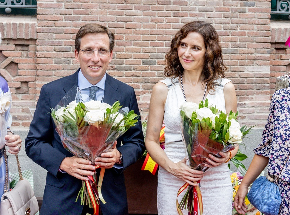 José Luis Martínez Almeida e Isabel Díaz Ayuso durante un acto con motivo de las Fiestas de la Paloma (Madrid) José Luis Martínez Almeida e Isabel Díaz Ayuso durante un acto con motivo de las Fiestas de la Paloma (Madrid)
