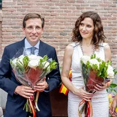 José Luis Martínez Almeida e Isabel Díaz Ayuso durante un acto con motivo de las Fiestas de la Paloma (Madrid) José Luis Martínez Almeida e Isabel Díaz Ayuso durante un acto con motivo de las Fiestas de la Paloma (Madrid)