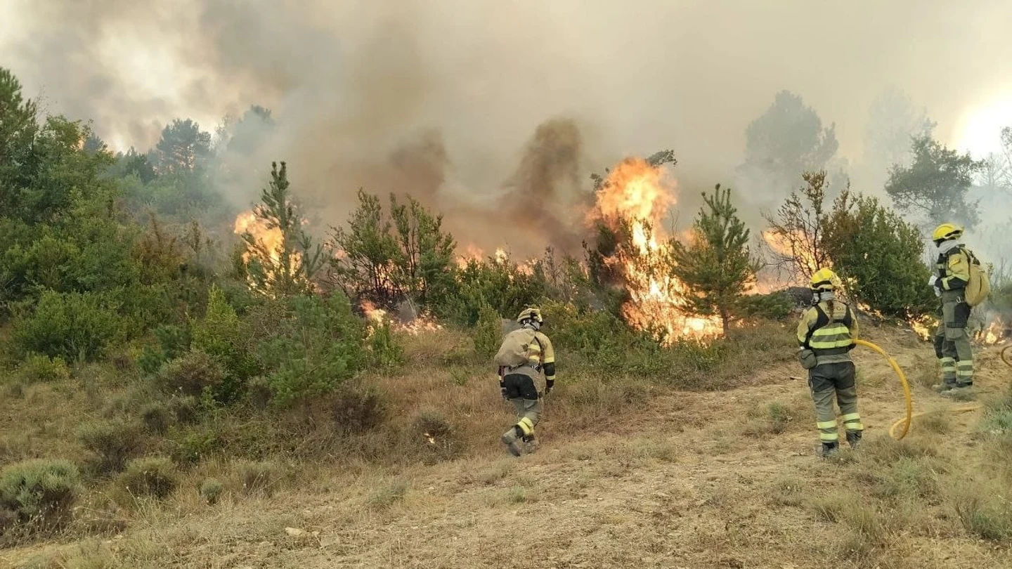 Incendio forestal en Las Peñas de Riglos (Huesca). Incendio forestal en Las Peñas de Riglos (Huesca).