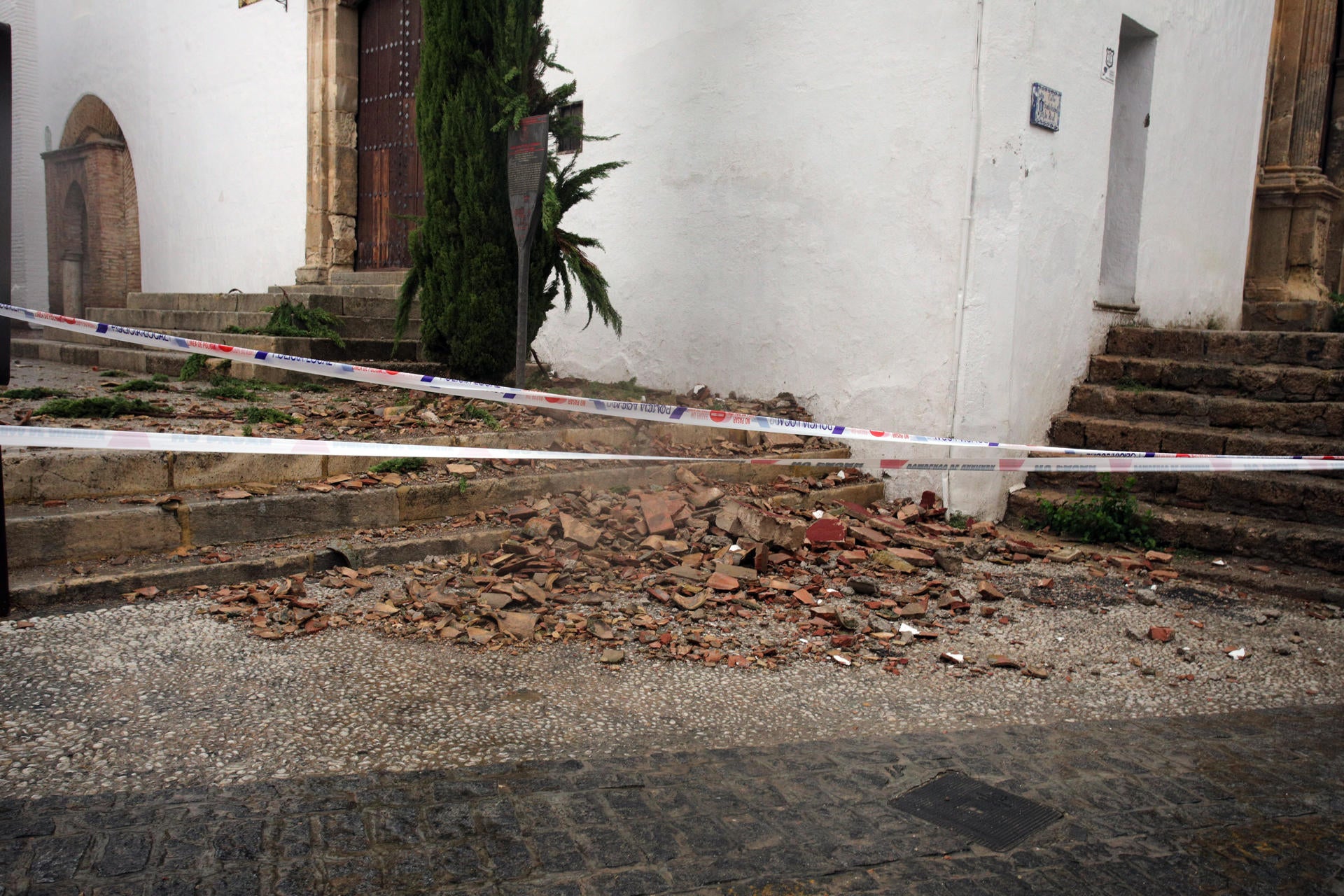 El impactante testimonio de una vecina tras el terremoto de Granada: "Como si estuviésemos en el infierno" El impactante testimonio de una vecina tras el terremoto de Granada: "Como si estuviésemos en el infierno"