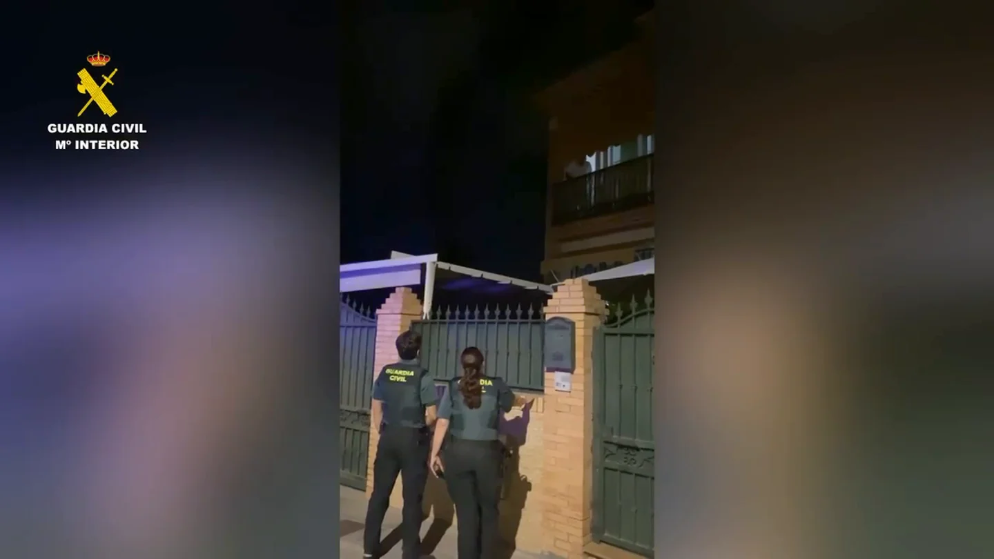 La Guardia Civil atiende diversas incidencias en el área metropolitana de Granada tras el terremoto La Guardia Civil atiende diversas incidencias en el área metropolitana de Granada tras el terremoto