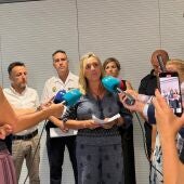 La alcaldesa de Granada, Marifrán Carazo, atiende a los medios de comunicación para informar de la repercusión del terremoto de magnitud 5 de este sábado que ha hecho temblar a la capital y su área metropolitana.