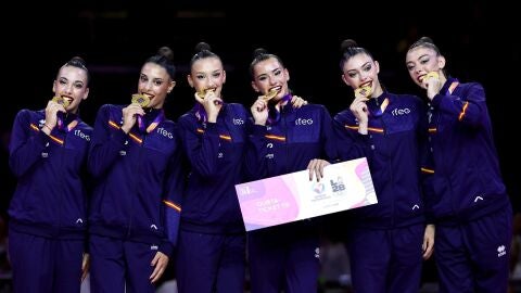 El conjunto español de gimnasia rítmica se ha proclamado este sábado campeón del mundo en el concurso completo en Fráncfort (Alemania) y sella el billete directo para los Juegos Olímpicos de Los Ángeles 2028.