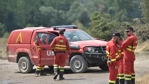 Militares de la UME durante las labores de extinción de un incendio forestal. Imagen de archivo. Militares de la UME durante las labores de extinción de un incendio forestal