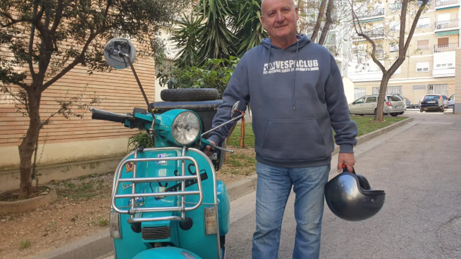 Carlos Casaucau recorre Europa en vespa a los 66 años episode artwork