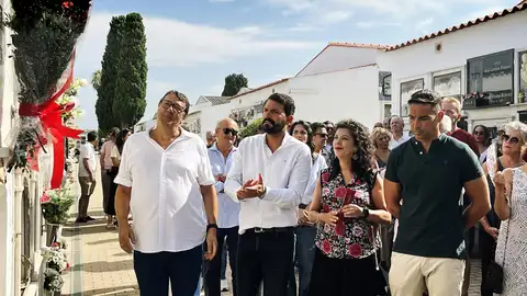 El PSOE recuerda a las víctimas de los sucesos de Badajoz de agosto de 1936: "Recordar es una forma de hacer justicia" El PSOE recuerda a las víctimas de los sucesos de Badajoz de agosto de 1936: "Recordar es una forma de hacer justicia"