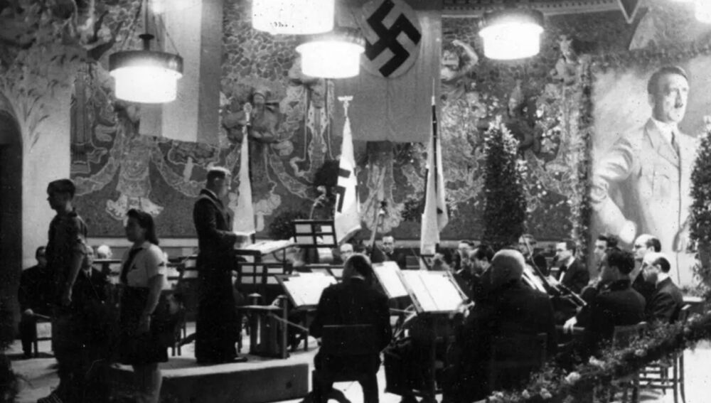 Celebració de l'aniversari de Hitler del 1943 a l'escenari modernista del Palau de la Música