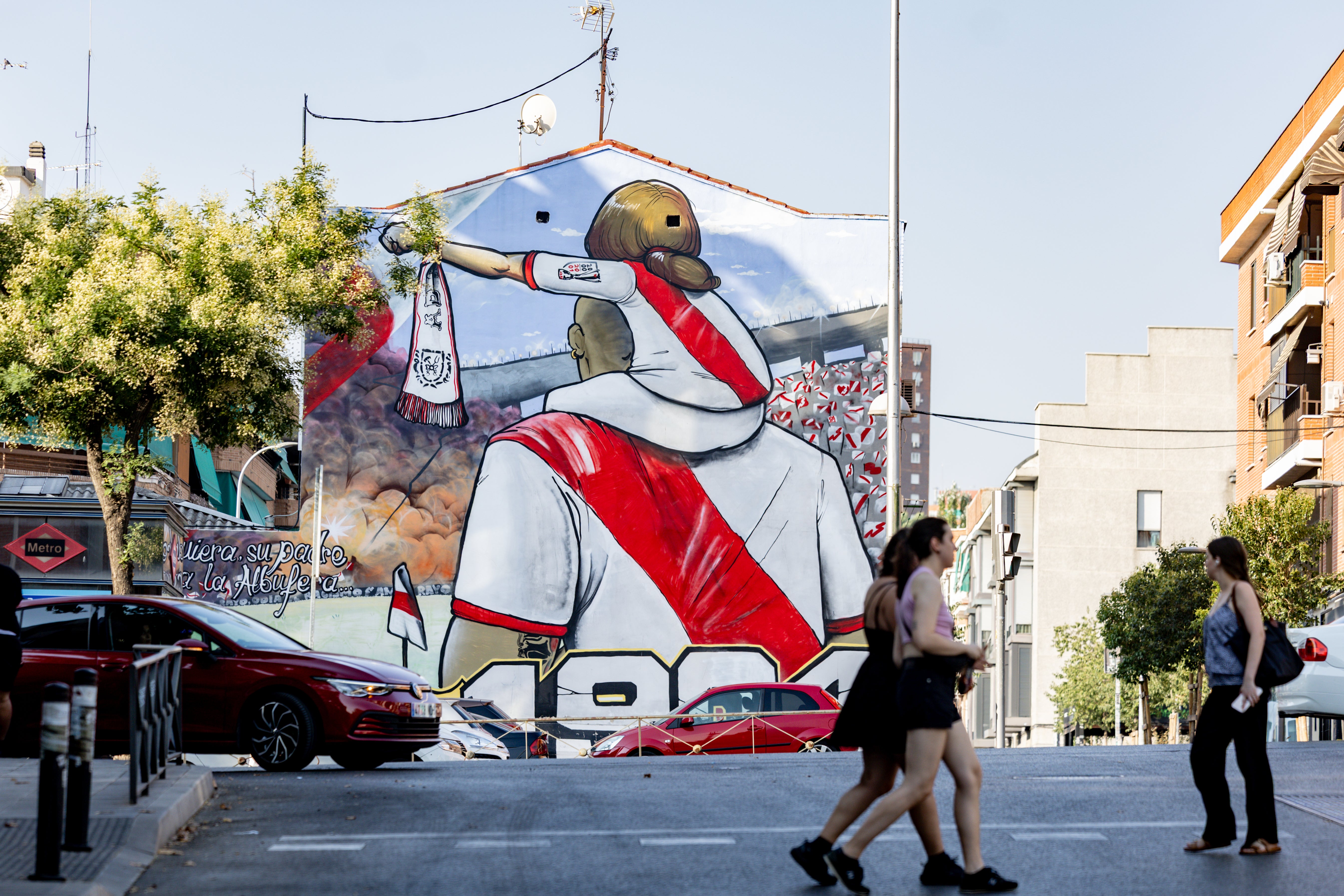 El Rayo no jugará en Vallecas ante el Alavés: La Comunidad de Madrid no otorga la cautelar pese a los papeles e informes favorables El Rayo no jugará en Vallecas ante el Alavés: La Comunidad de Madrid no otorga la cautelar pese a los papeles e informes favorables