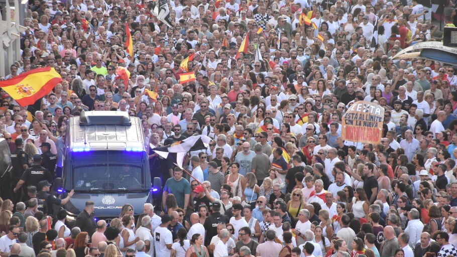 Marcha hacia la plaza de los Reyes bajo el lema &ldquo;Basta ya. Ceuta no se rinde&rdquo;, a 9 de agosto de 2026, en Ceuta (Espa&ntilde;a).