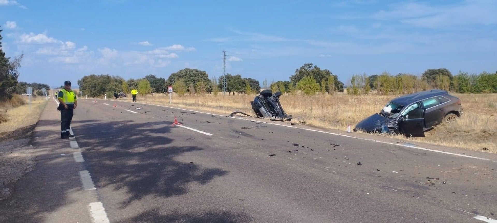 Un joven fallecido y cinco heridos en el choque entre tres vehículos en la N-523 cerca de Badajoz este domingo Un joven fallecido y cinco heridos en el choque entre tres vehículos en la N-523 cerca de Badajoz este domingo