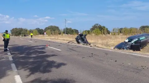 Un joven fallecido y cinco heridos en el choque entre tres vehículos en la N-523 cerca de Badajoz este domingo Un joven fallecido y cinco heridos en el choque entre tres vehículos en la N-523 cerca de Badajoz este domingo