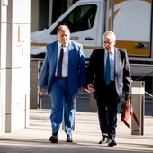 The former chairman of Correos and former chief of staff to Pedro Sanchez in the PSOE, Juan Manuel Serrano (left), on his arrival at the National High Court to verify the data extracted from his mobile phone as part of the investigations into the ‘Leire Diez case’, on 18 August, 2026 in Madrid, Spain. The former chairman of Correos and former chief of staff to Pedro Sanchez in the PSOE, Juan Manuel Serrano (left), on his arrival at the National High Court to verify the data extracted from his mobile phone as part of the investigations into the ‘Leire Diez case’, on 18 August, 2026 in Madrid, Spain.