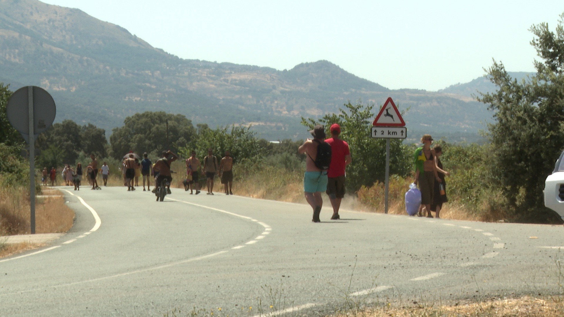 Continúa activo el dispositivo de la Guardia Civil por la fiesta ilegal en La Granja Continúa activo el dispositivo de la Guardia Civil por la fiesta ilegal en La Granja