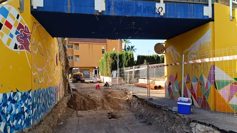 Avanzan las obras del acceso al IES Marcos Zaragoza de Villajoyosa que contará con un nuevo paso inferior y una rotonda Avanzan las obras del acceso al IES Marcos Zaragoza de Villajoyosa que contará con un nuevo paso inferior y una rotonda