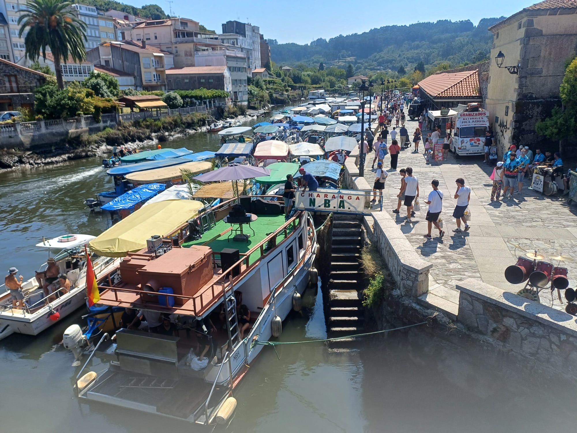 Betanzos celebra unos Caneiros multitudinarios y marcados por un espectacular día de sol Betanzos celebra unos Caneiros multitudinarios y marcados por un espectacular día de sol