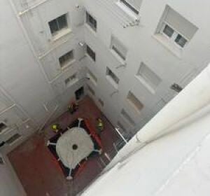 Los bomberos llegaron a desplegar una colchoneta 