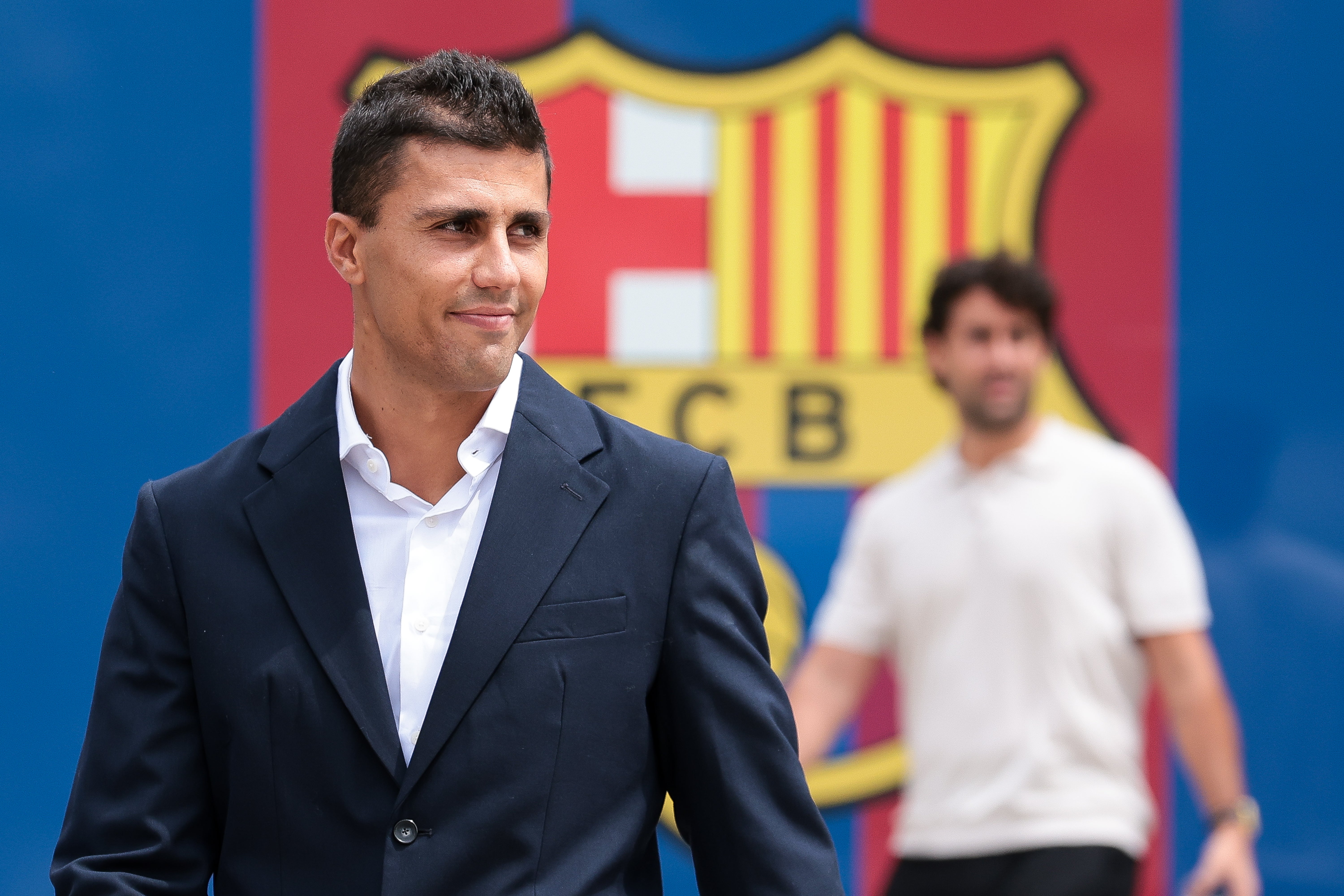 Fin al culebrón: el F.C. Barcelona hace oficial el fichaje de Rodrigo Hernández Fin al culebrón: el F.C. Barcelona hace oficial el fichaje de Rodrigo Hernández