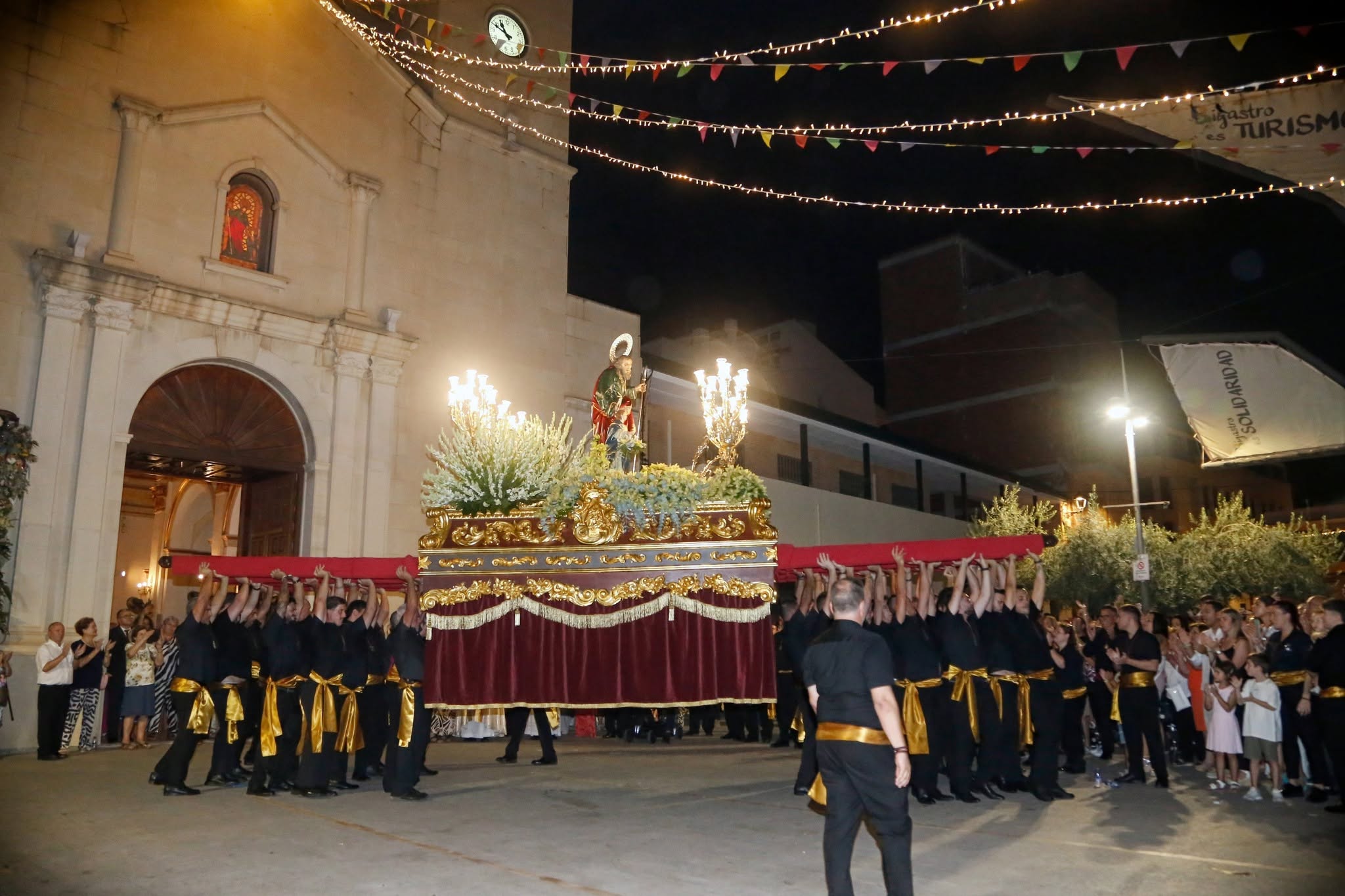 Una multitudinaria procesión pone fin a las fiestas patronales de Bigastro en honor a San Joaquín Una multitudinaria procesión pone fin a las fiestas patronales de Bigastro en honor a San Joaquín